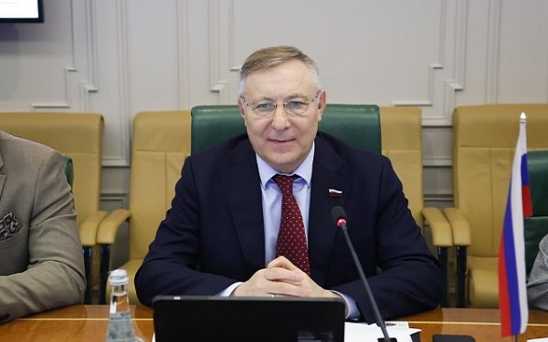 Сенатор от Бурятии Александр Варфоломеев поздравил с Днём медицинского работника