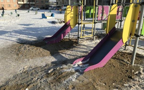 Власти Гусиноозерска улучшили внешний вид детской площадки на улице Ключевской