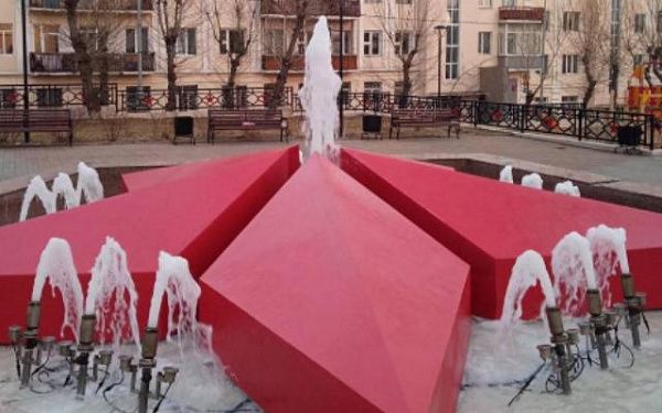 В столице Бурятии в честь Первомая запустили фонтаны