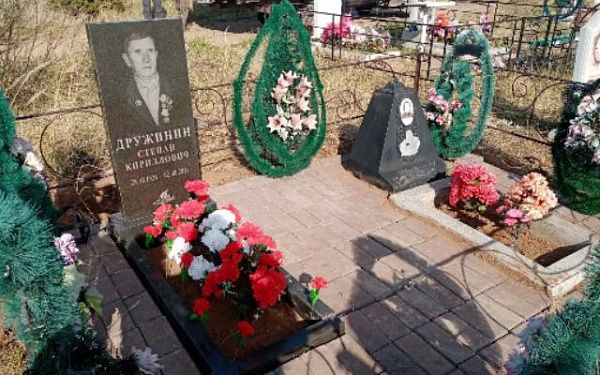 Активисты народного фронта обустроили могилу ветерана ВОВ