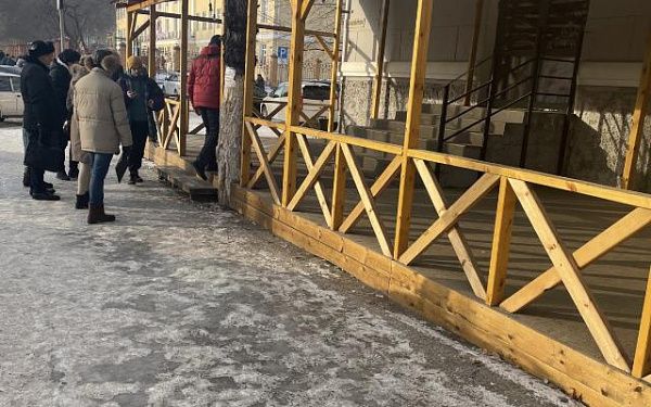 Улан-удэнским предпринимателям разъясняют о необходимости уборки прилегающей территории от снега и наледи