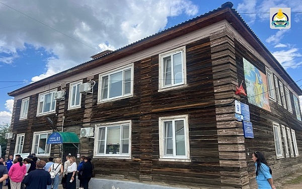 Глава Бурятии проверил состояние скорой в Гусиноозёрске
