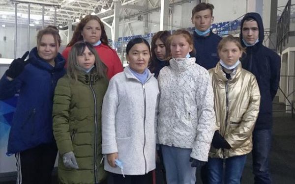 Студенты из числа детей-сирот побывали на ледовой арене «IceМетр»