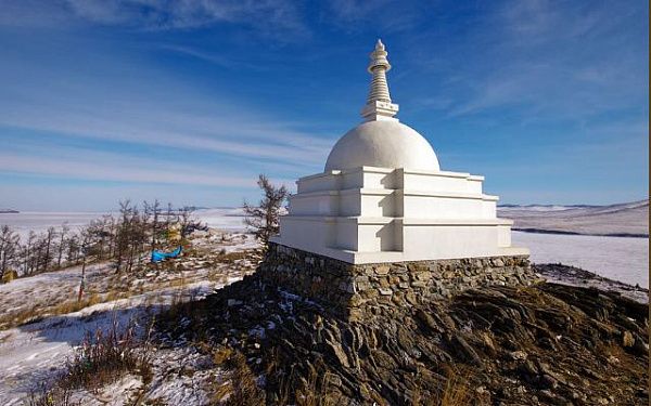 Буддисты обратятся к властям после случая вандализма на Байкале