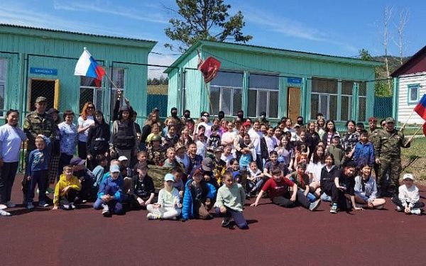 В Улан-Удэ в детском лагере спецназовцы провели Урок мужества
