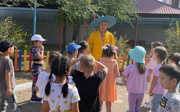 Мэр Улан-Удэ поздравил нянечек и воспитателей с профессиональным праздником