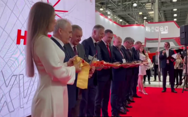Глава Бурятии открыл XVI Международную выставку вертолетной индустрии
