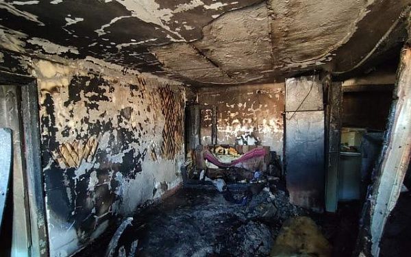 В Улан-Удэ огнеборцы спасли мужчину во время пожара в многоэтажном доме