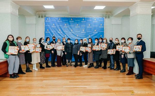 В Улан-Удэ наградили лучших волонтеров среди школьников и студентов