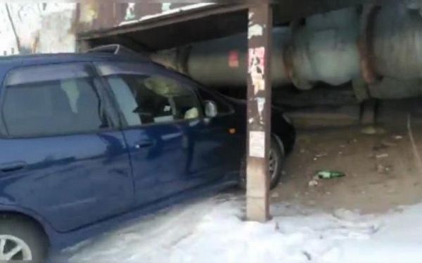 Улан-удэнские автомобилисты греют свои машины необычным способом