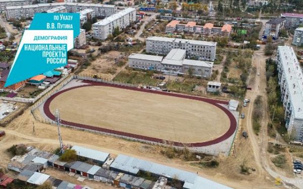 У школы №18 строится современное футбольное поле с беговыми дорожками