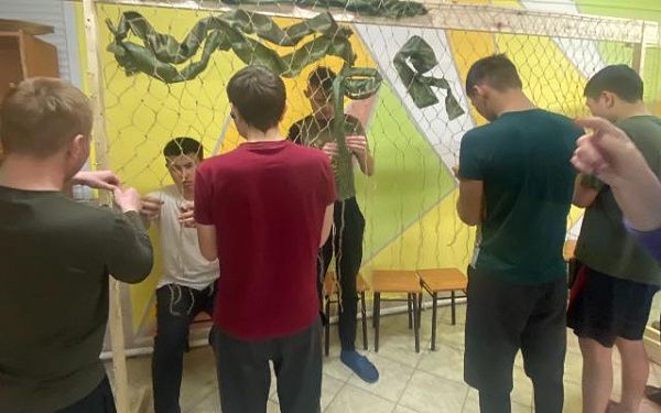 Более 500 студентов в Бурятии учатся плести маскировочные сети