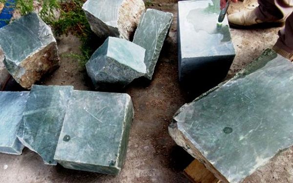 На Бурятской таможне пресекли незаконный вывоз крупной партии полудрагоценных камней