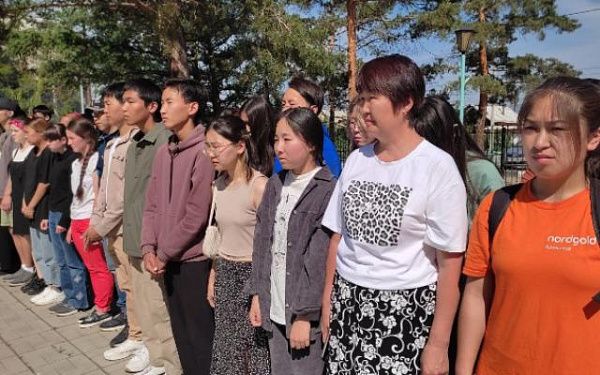В Улан-Удэ студенты почтили память воинов, погибших в сражениях с гитлеровцами
