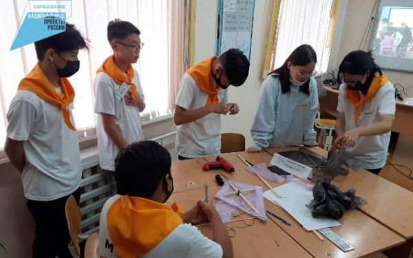 В школах Бурятии прошел онлайн-урок по авиамоделированию