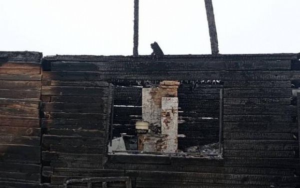 В селе Бурятии ночью сгорела летняя кухня