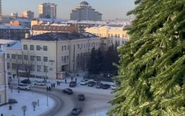 В Улан-Удэ установили главную новогоднюю ёлку