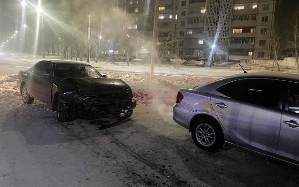 В Улан-Удэ алко-гонщик врезался в мирно стоящую машину
