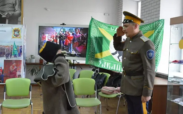 В Бурятии кадеты-казаки приняли участие в патриотической акции «Знамя Победы»