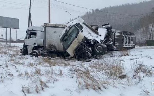 По вине 19-летнего пьяного водителя два грузовика и мужчина пострадали в Бурятии