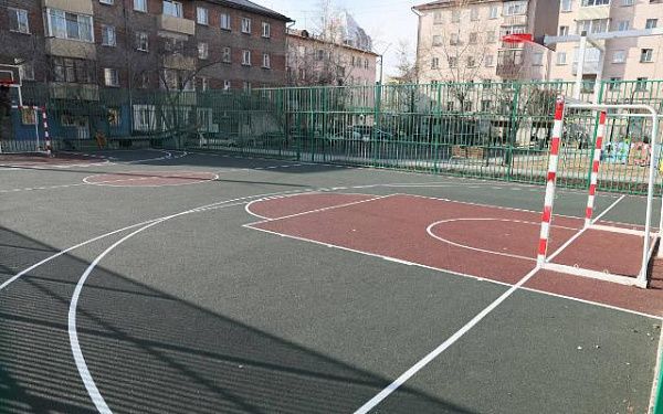 В центре Улан-Удэ на месте пустыря открыли новую игровую площадку