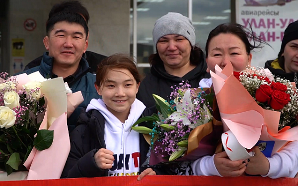 В Улан-Удэ торжественно встретили чемпионку Европы по тайскому боксу