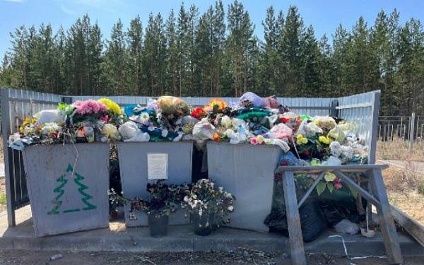 В Улан-Удэ на городских кладбищах образовались свалки мусора