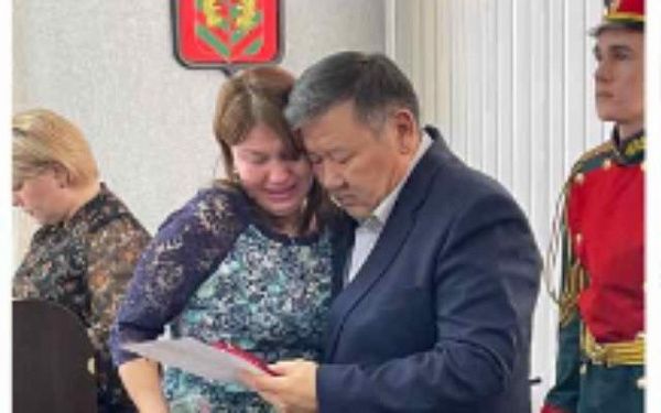 В Бурятии состоялось вручение наград погибших воинов родным 
