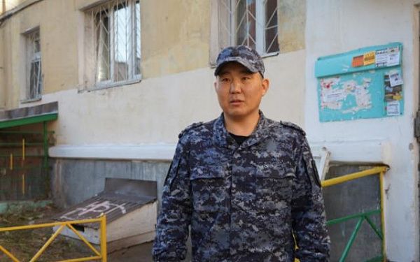 В Улан-Удэ росгвардеец спас своего соседа из горящей квартиры