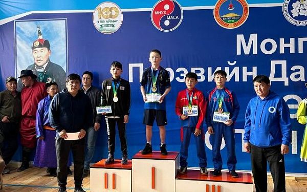 Борцовский клуб из Бурятии завоевал медали на юношеском турнире в Монголии