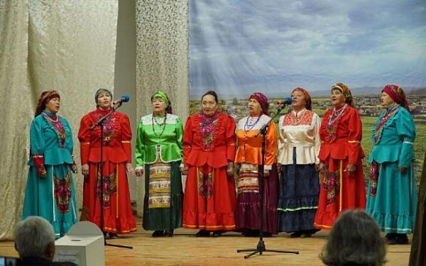  Артисты Бурятии отыграли концерт для сбора средств на купола для Троицкой церкви