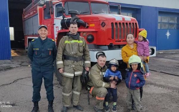 В Улан-Удэ пожарные вернули родителям потерявшегося малыша