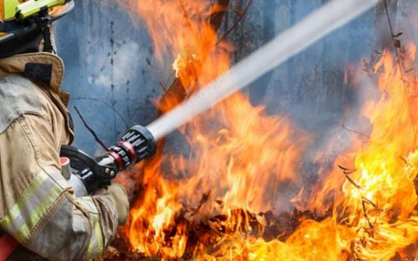 В Бурятии пожарные ликвидировали огонь в продуктовом магазине 