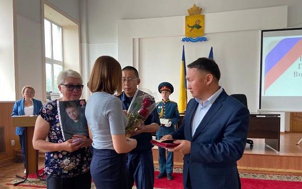 В Улан-Удэ вручили ордена Мужества семьям погибших воинов на СВО