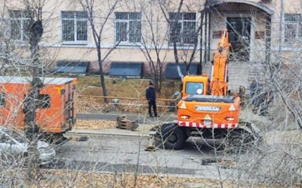 В Улан-Удэ вблизи улицы Павлова перекрыли одну полосу для автодвижения