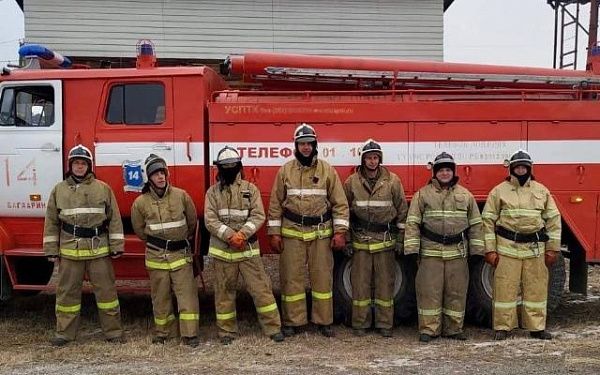 Жители северного района Бурятии поблагодарили пожарных за спасение жилого дома