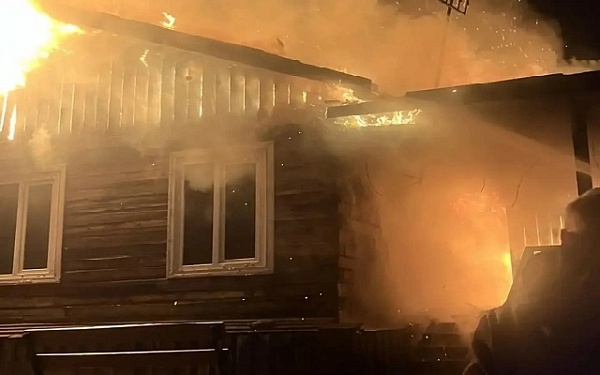 Ночная трагедия в Северобайкальском районе: на пожаре в двухквартирном доме погибла женщина