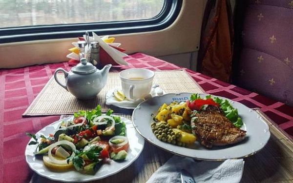 Сервис по доставке еды к поезду дальнего следования стал доступен в Улан-Удэ и Иркутске