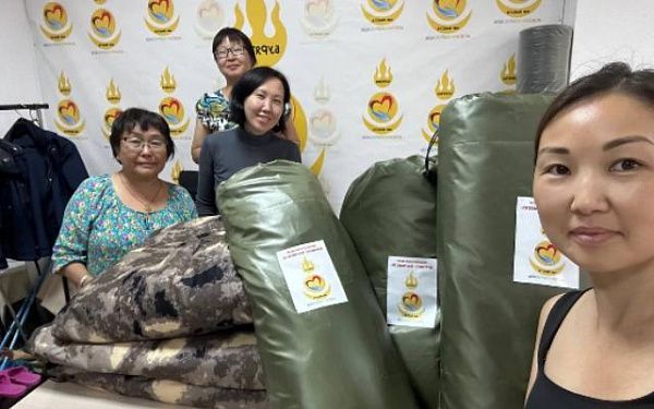 Волонтёры Бурятии шьют одеяла-"невидимки" для военных земляков 