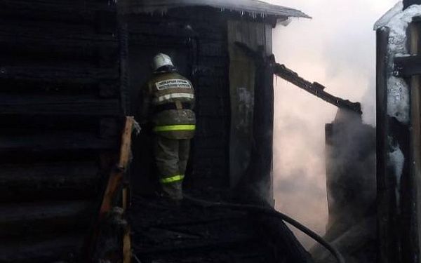 В Бурятии при пожаре серьёзно пострадала женщина