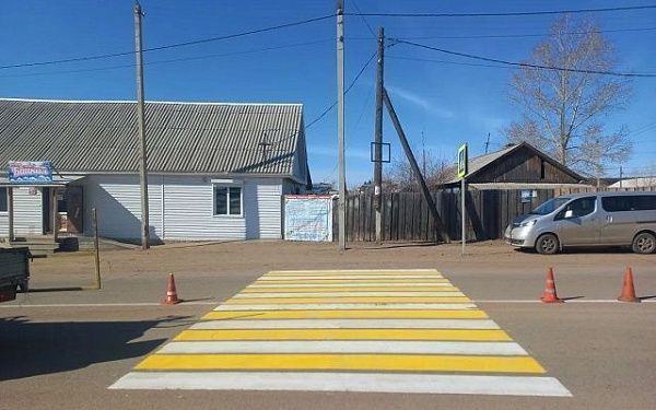 На региональных дорогах Бурятии обновляют дорожную разметку