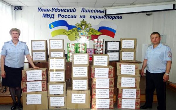 В Бурятии транспортные полицейские собрали посылки для жителей Донбасса