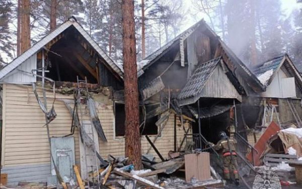 В Улан-Удэ потушили пожар в неэксплуатируемом здании