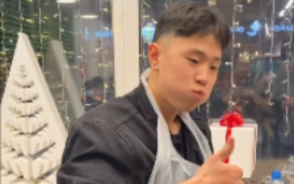 Продуктовая сеть Улан-Удэ провела конкурс по скоростному поеданию шаурмы