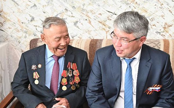 Глава Бурятии праздничный вечер провёл в гостях у ветеранов