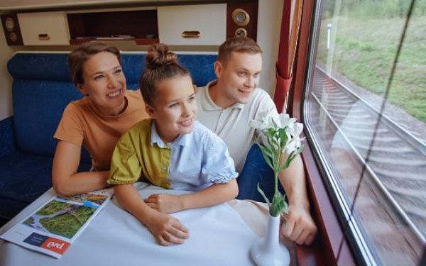 Дети от 10 до 17 лет могут путешествовать по России на поездах со скидкой 