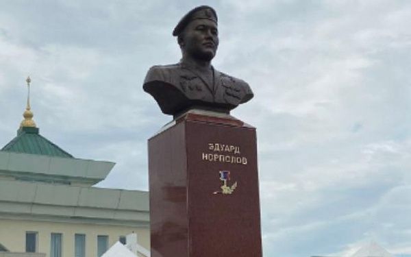 В Агинском открыли памятный бюст Герою России