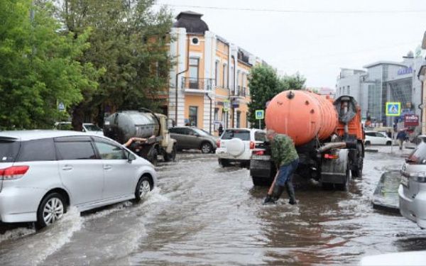 В Улан-Удэ за ночь с улиц откачали более 10 тысяч кубов воды