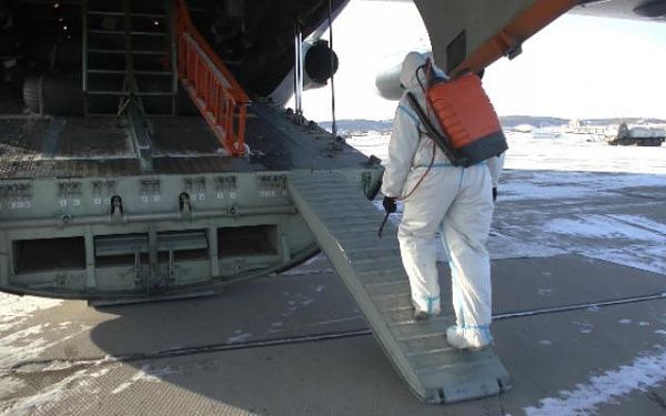 Спецобработку самолетов ВТА, прибывающих в Республику Бурятию на аэродром Восточный, проводят специалисты РХБ защиты ВВО