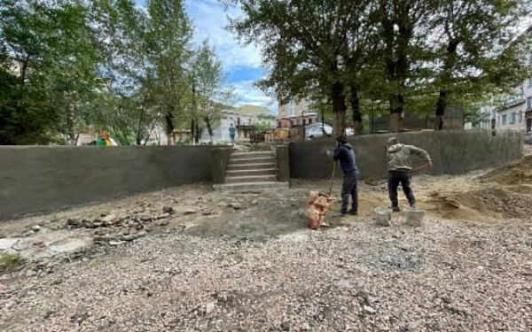 В Улан-Удэ подрядчика обязали поторопиться с ремонтом двора